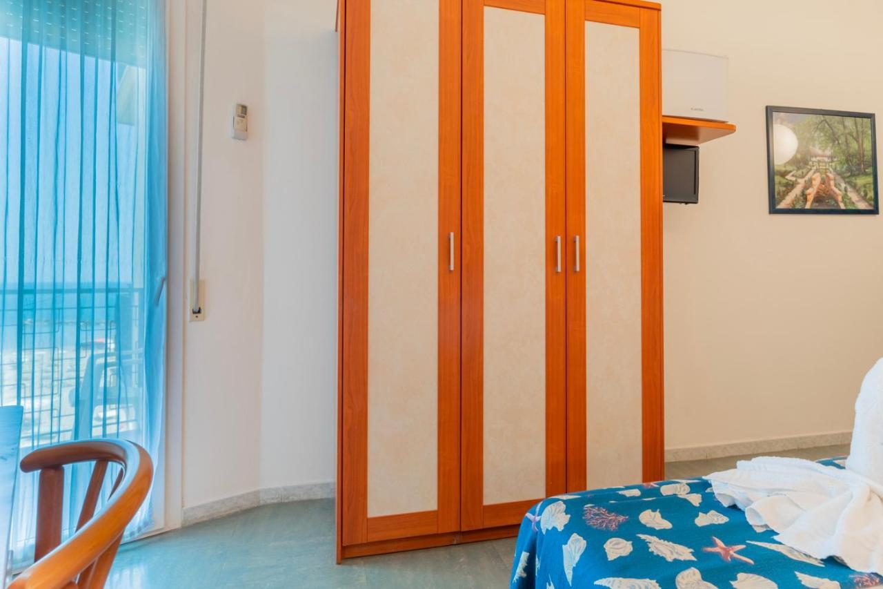 Hotel Montmartre Rimini